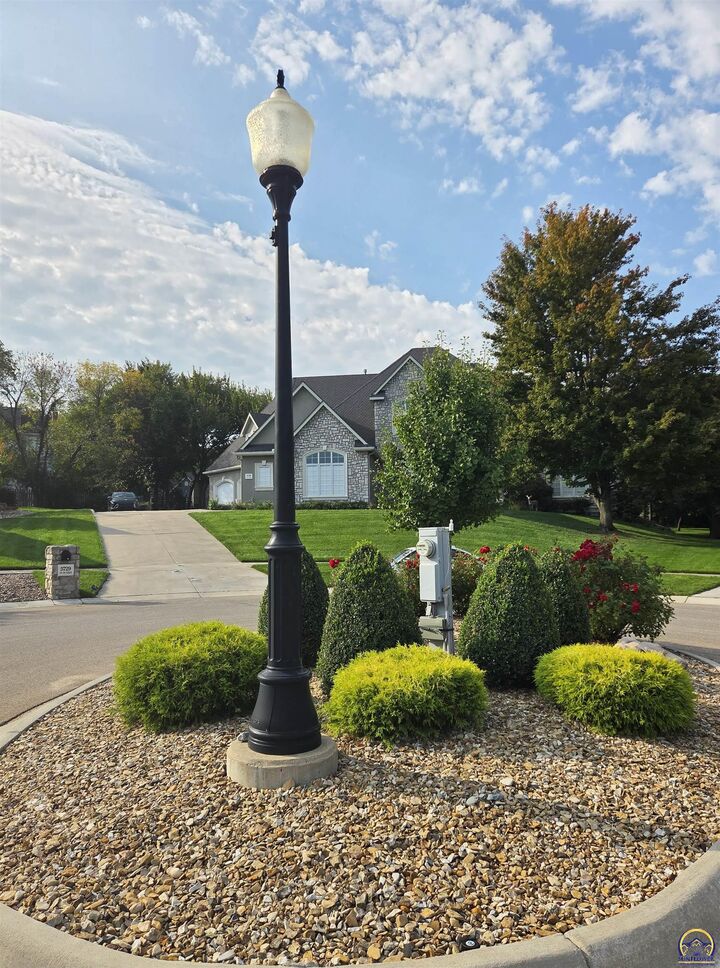 Property Photo:  5729 SW 37th Ter  KS 66610 