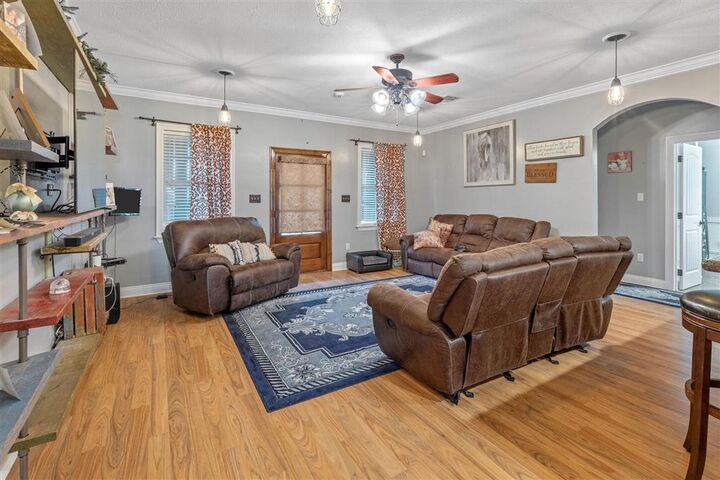 Property Photo: 931 W Houston River Road W LA 70663