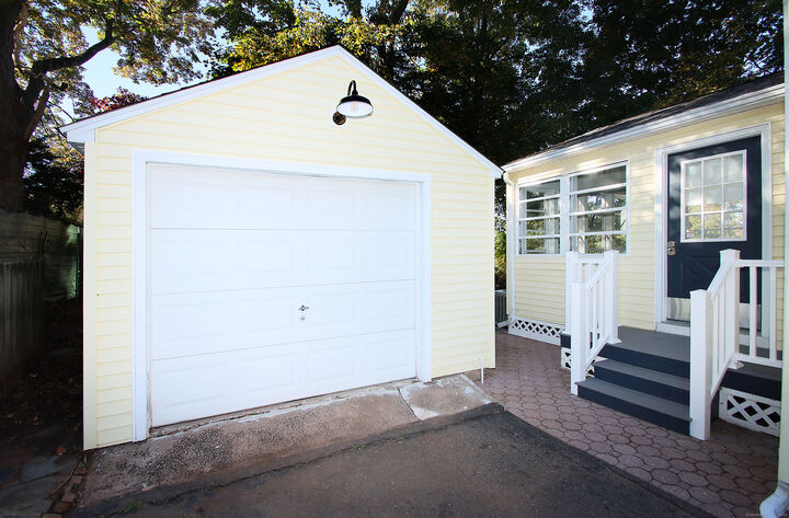 Property Photo:  63 Harrington Street  CT 06451 