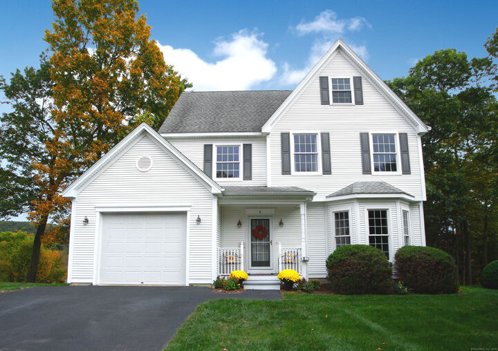 Property Photo:  9 Village Square 9  CT 06019