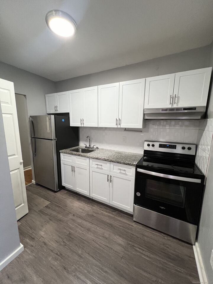 Property Photo:  16 Townley Street G3  CT 06154 
