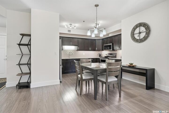 Property Photo: 1010 Ruth Street E 105 SK S7J 4M9