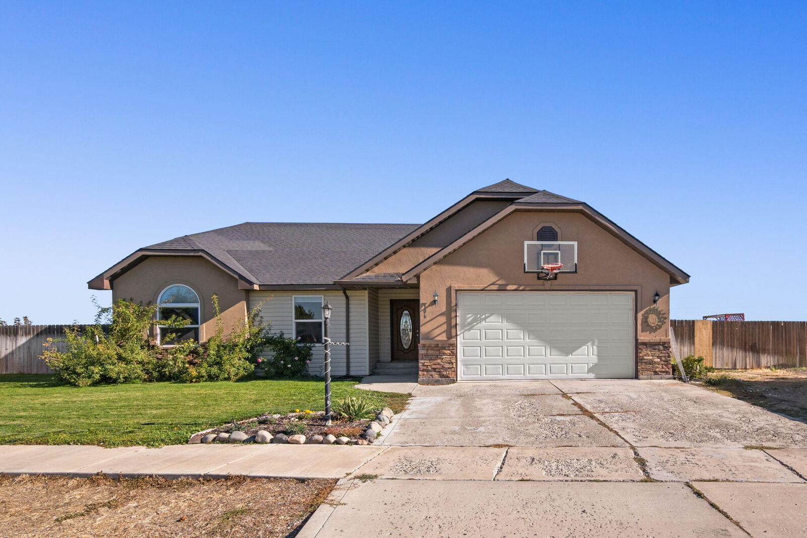 Property Photo: 106 Riverview ID 83352