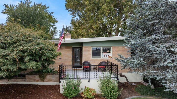 Property Photo: 2410 S Everett Place 763 M WA 99337