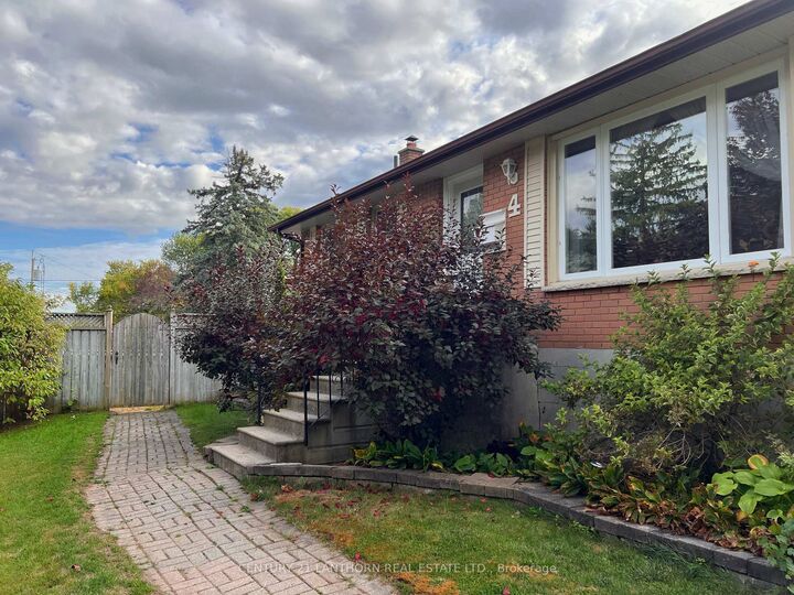 Property Photo:  4 Highview Crescent  ON K8P 3G4