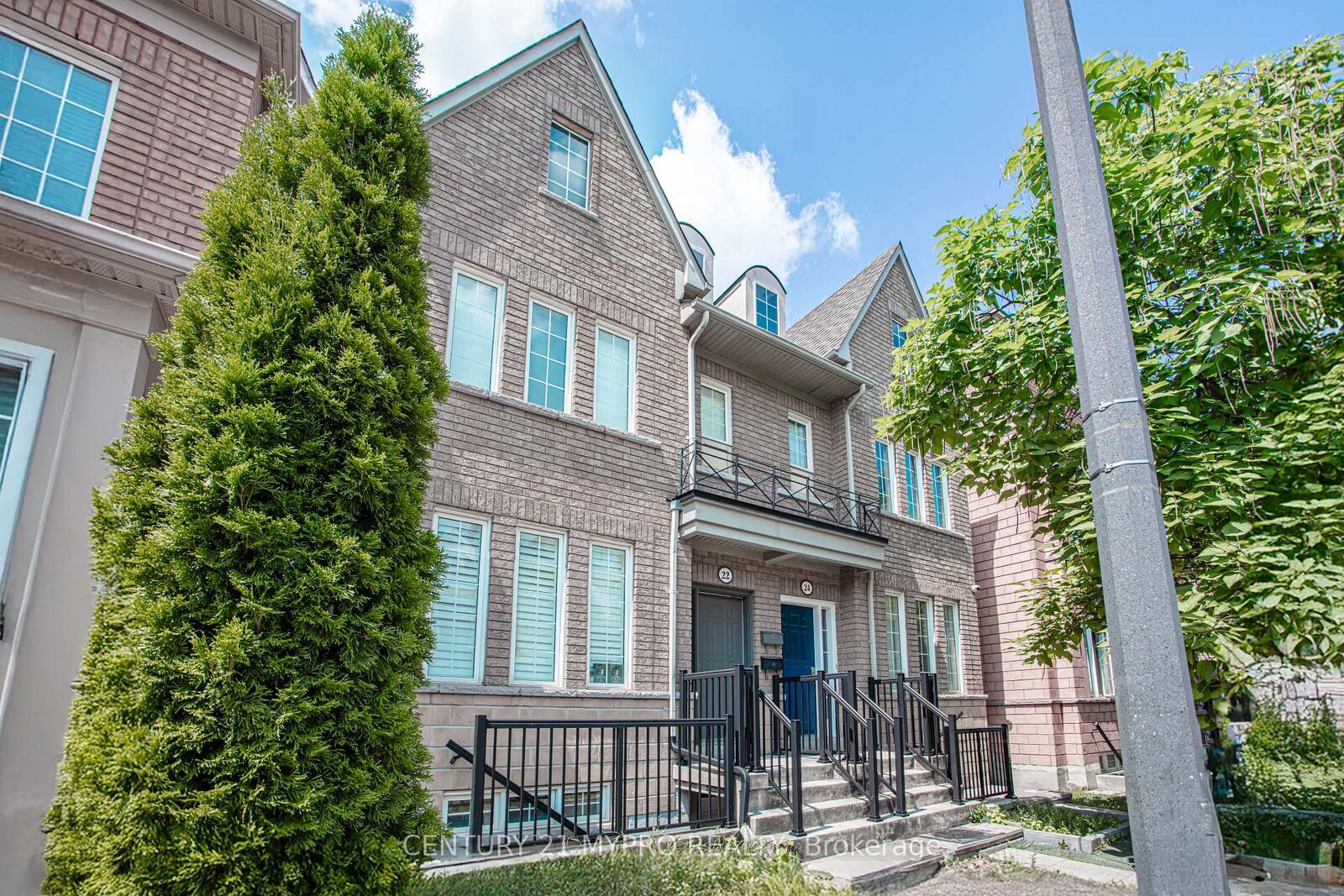 Photo de la propriété: 22 Mansur Terrace ON M3J 3R1