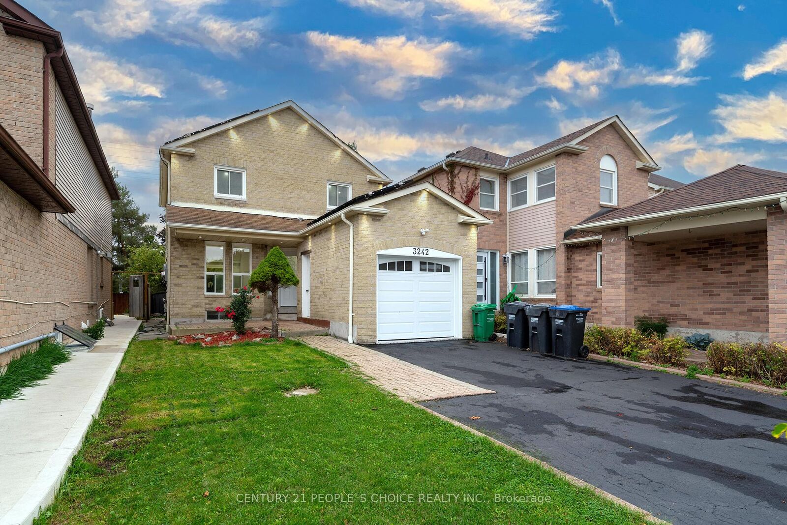 Property Photo: 3242 Cambourne Crescent ON L5N 5G3