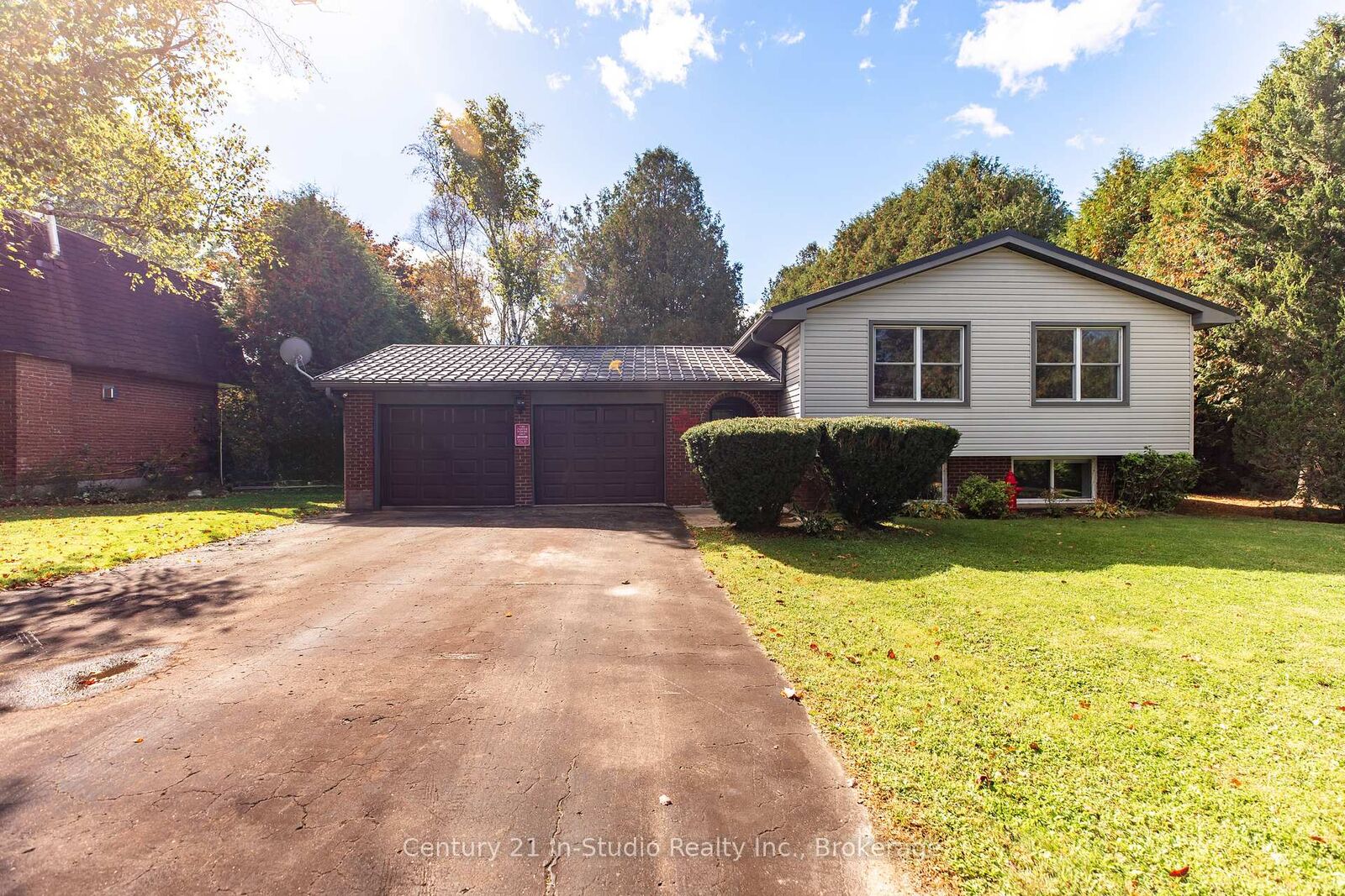 Property Photo: 104 Glenwood Place ON N0C 1H0