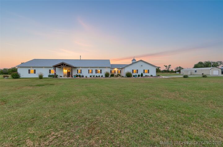 Property Photo:  21600 N 4015 Road  OK 74006 