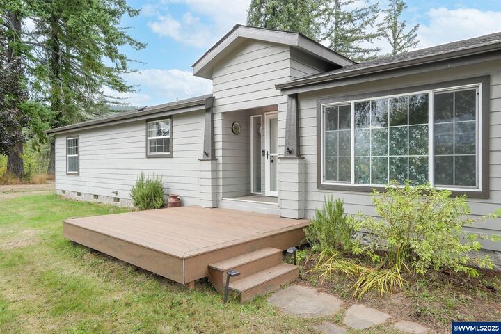 Property Photo:  40219 N Dogwood Rd  OR 97360 