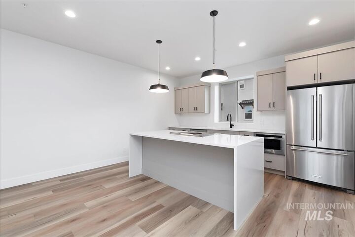 Property Photo: 1717 S Federal Way ID 83705