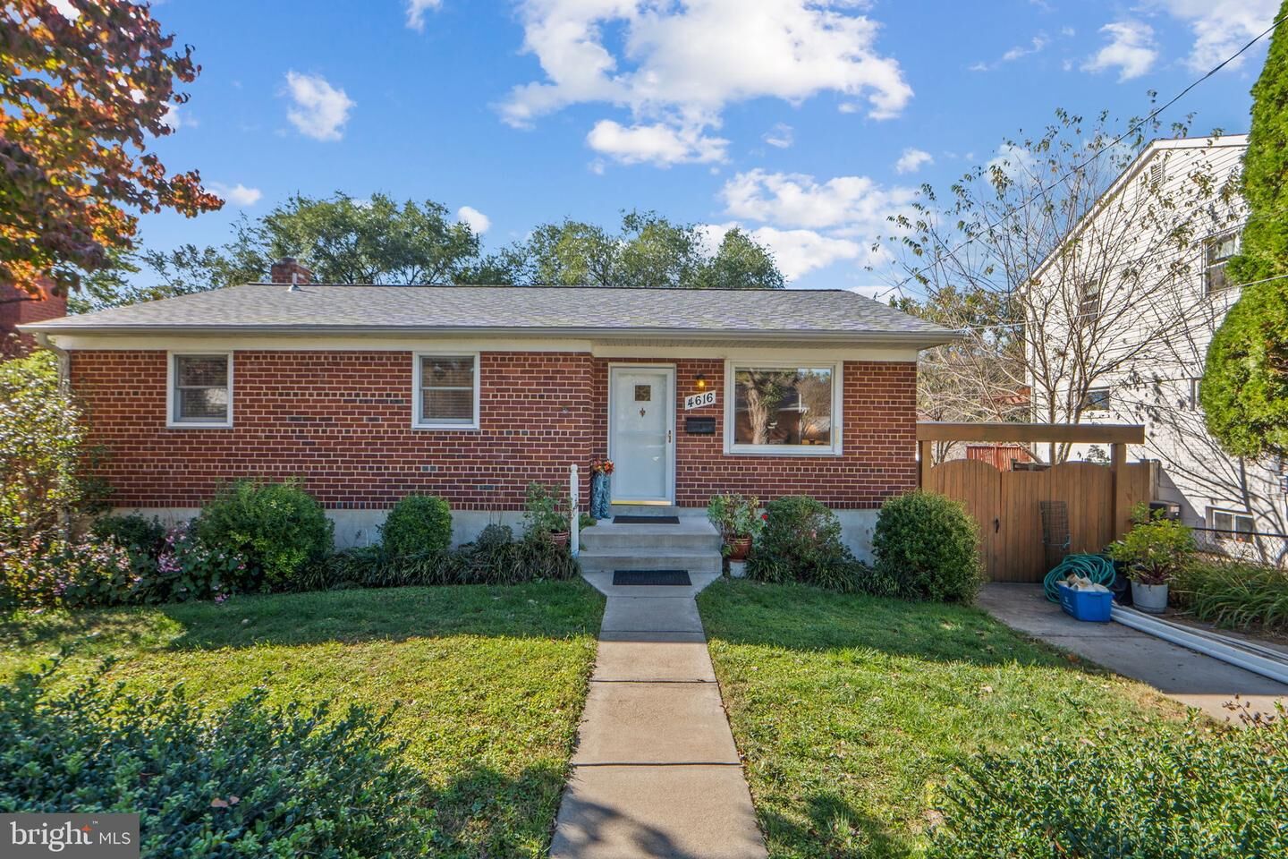 Property Photo:  4616 Creek Shore Drive  MD 20852 