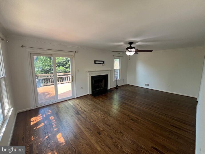 Property Photo: 6017 Cromwell Place VA 22315