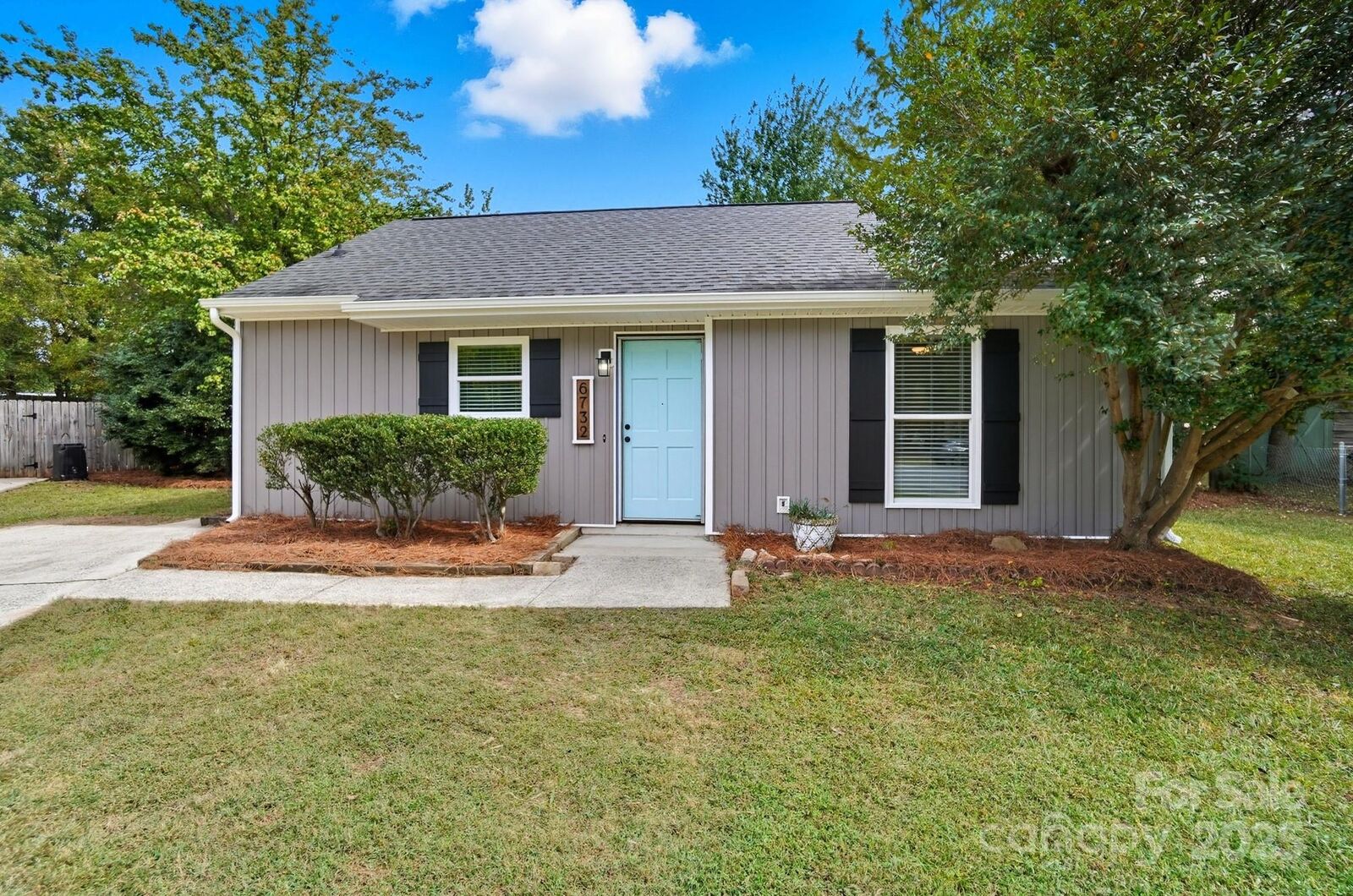 Property Photo: 6732 Park Hickory Drive NC 28227