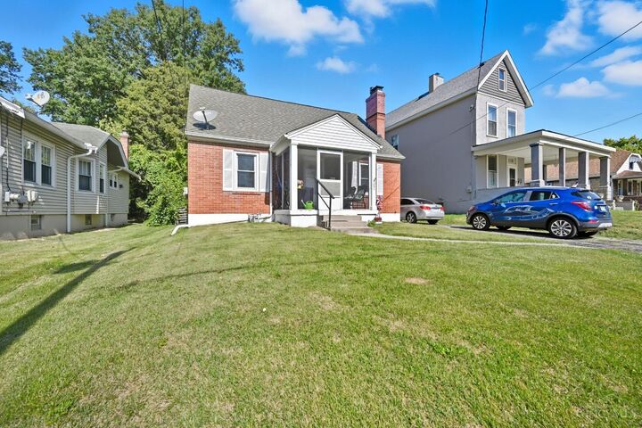 Property Photo: 162 Ridgeway Road OH 45216