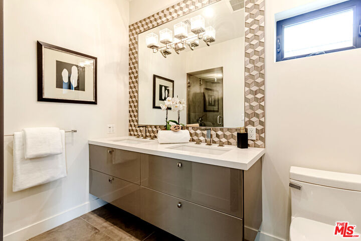 Property Photo: 4801 Carpenter Ave CA 91607