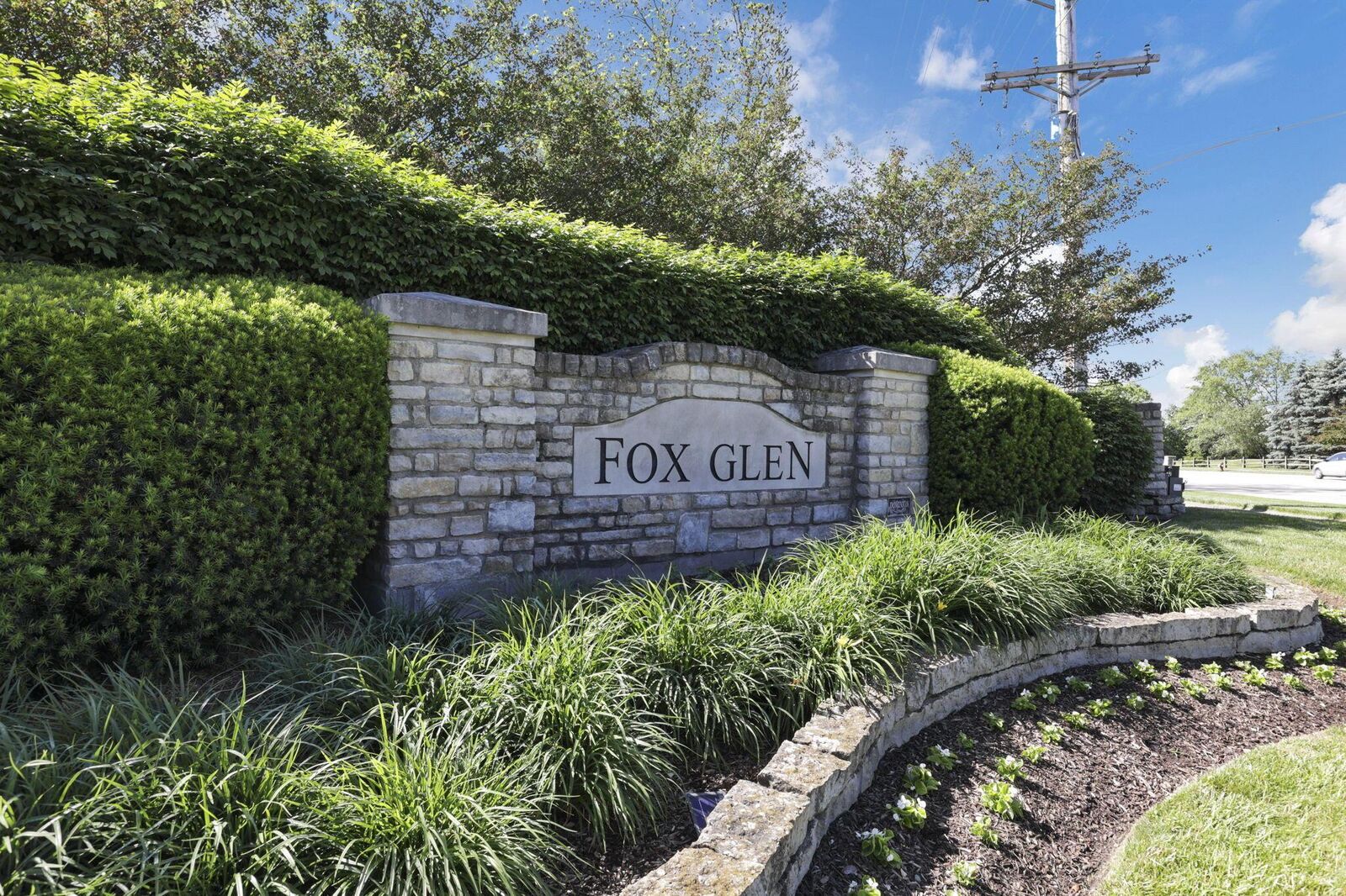 Property Photo: 190 Fox Glen W Drive OH 43147