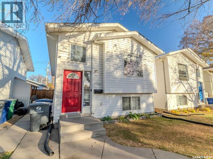 Property Photo: 1134 J Avenue N SK S7L 2L6