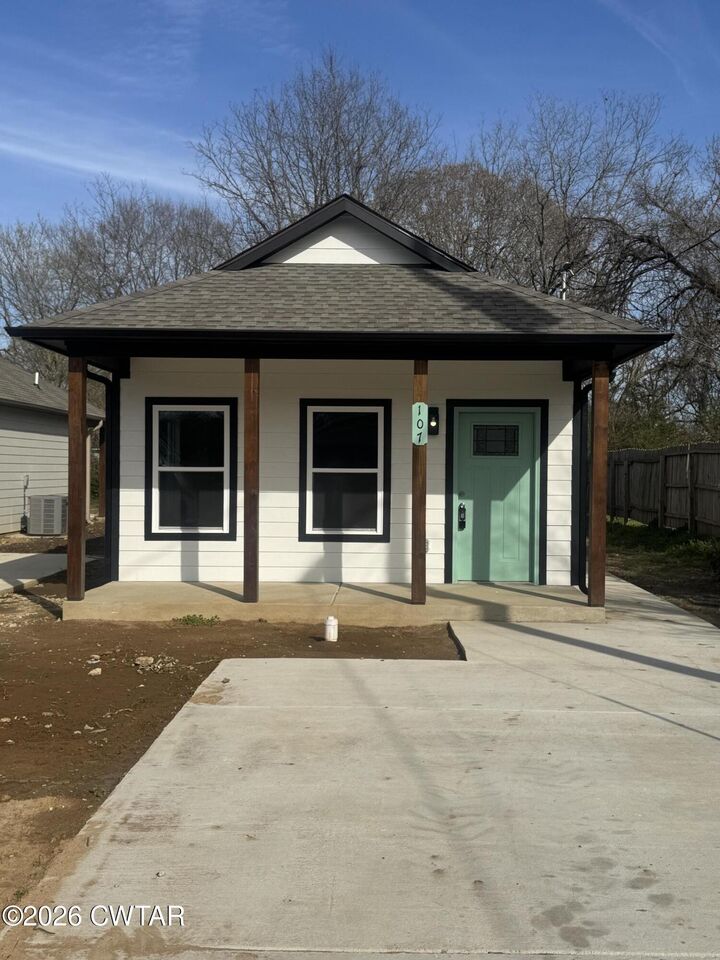 Property Photo:  107 Dempster Street SE  TN 38301 