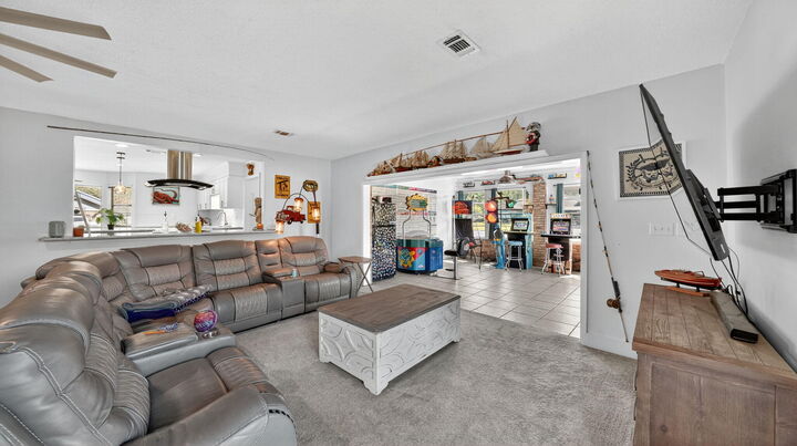 Property Photo:  6500 Calle De Lago  FL 32566