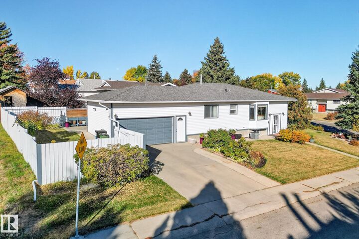 6039 40 Avenue NW  Edmonton AB T6L 3P6 photo