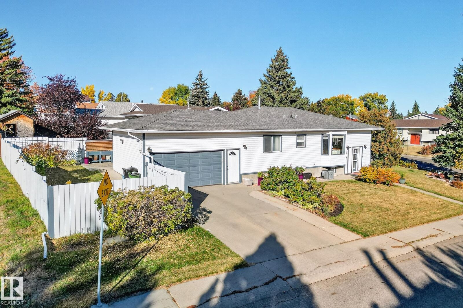 Property Photo: 6039 40 Avenue NW AB T6L 3P6