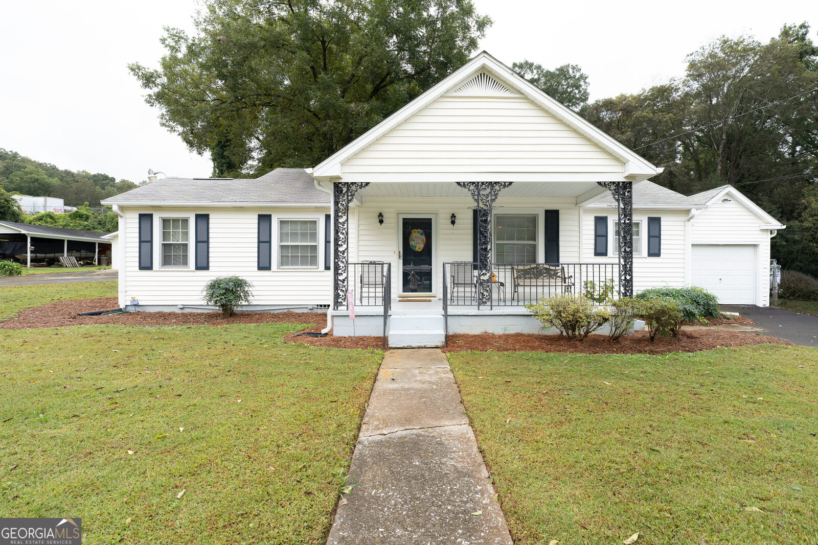 Property Photo: 13 Spring Circle SE GA 30147