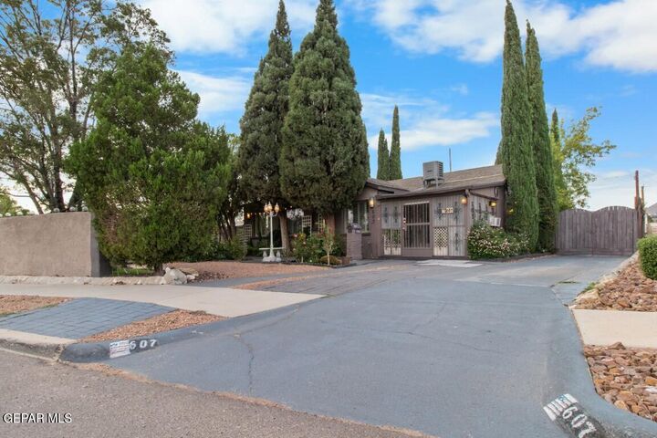 Property Photo:  607 Mesita Drive  TX 79902 