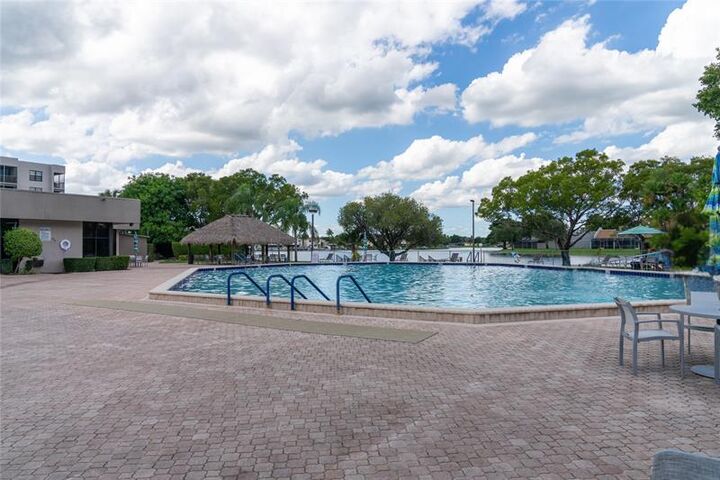 Property Photo:  1101 Colony Point Cir 220  FL 33026