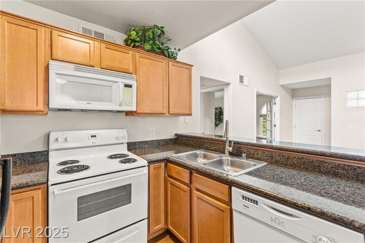 Property Photo:  3145 East Flamingo Road 2122  NV 89121 