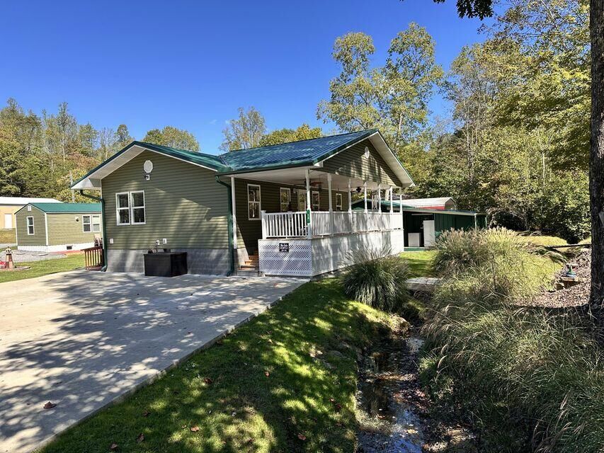Property Photo: 24 W Lakewood Dr WV 26651