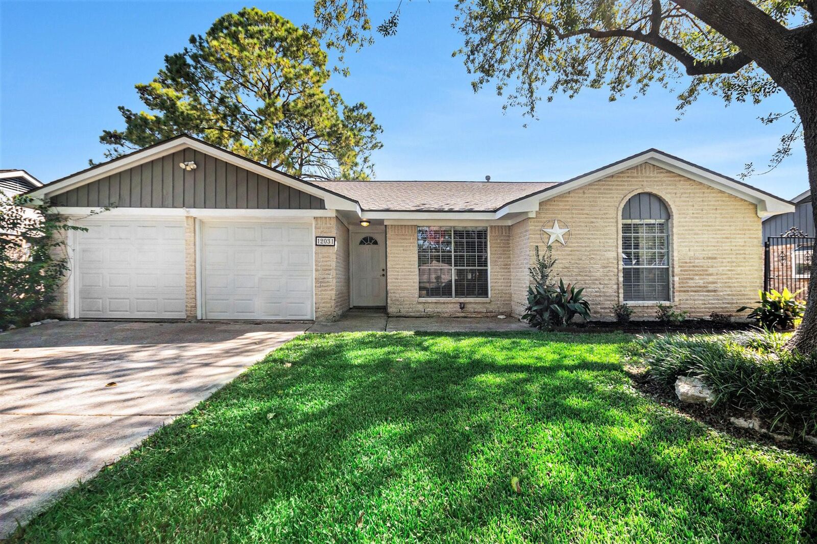 Property Photo: 12031 Mulholland Drive TX 77477
