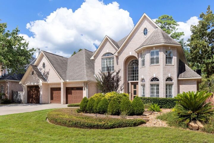 Property Photo: 39 Pebble Cove Drive TX 77381
