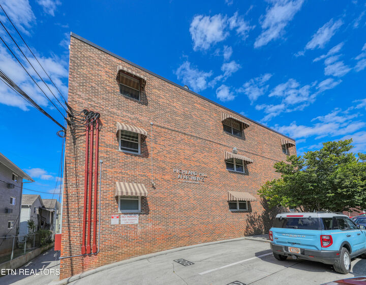 1211 Highland Avenue 101  Knoxville TN 37916 photo