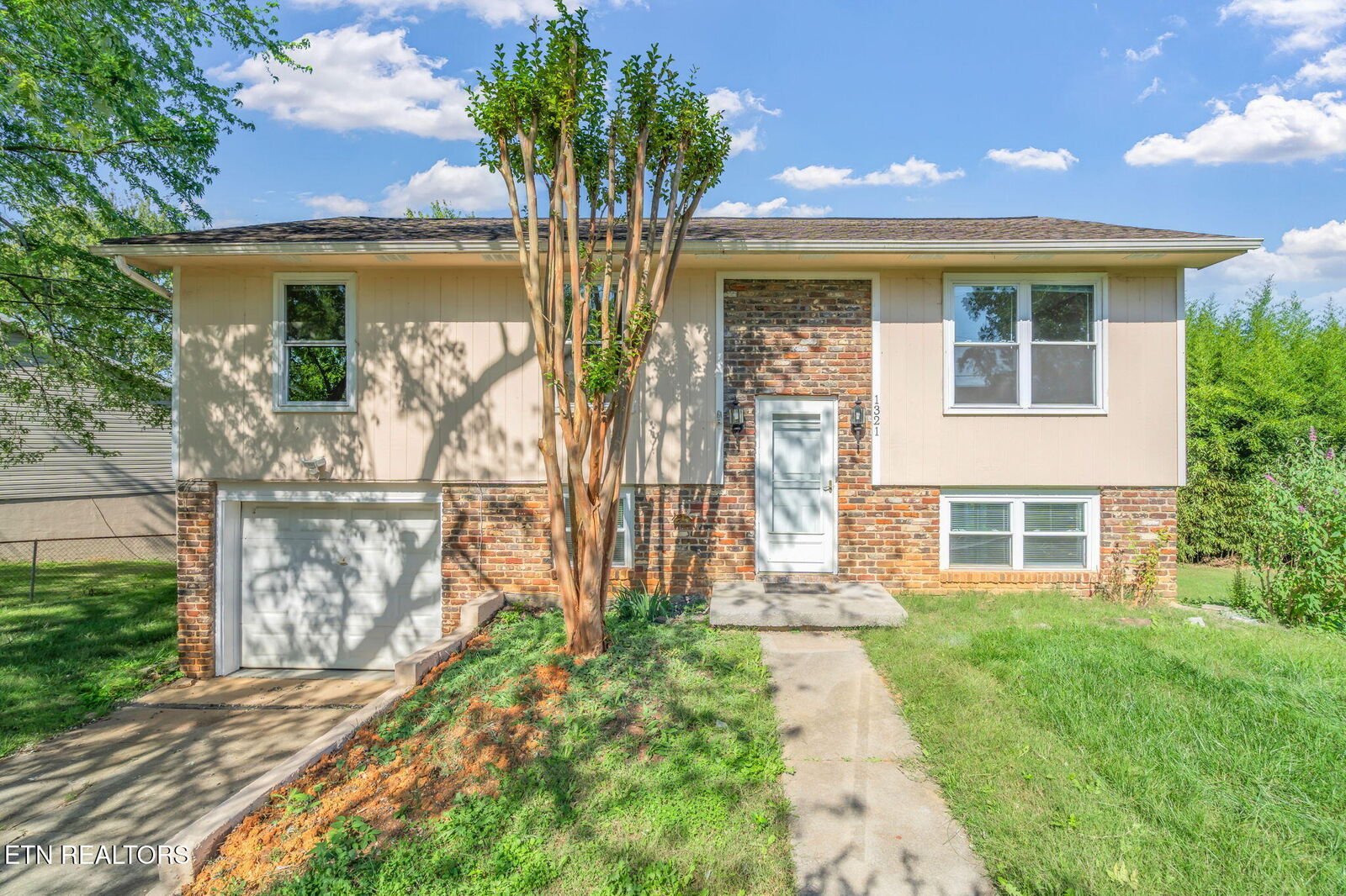 Property Photo: 1321 Scotsbury Circle TN 37919