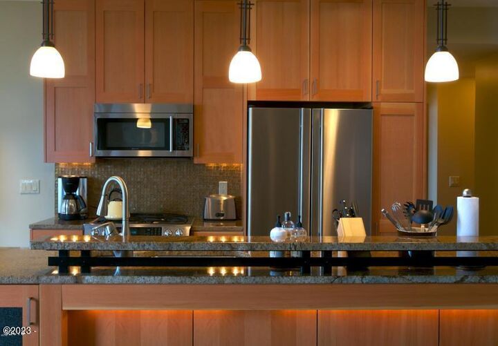 Property Photo: 33000 Cape Kiwanda Drive Unit 14 Wk 28 OR 97135