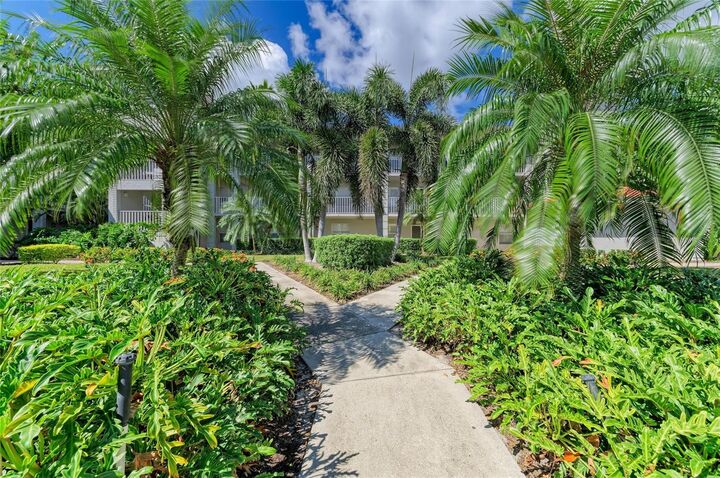 9320 Clubside Circle 2104  Sarasota FL 34238 photo