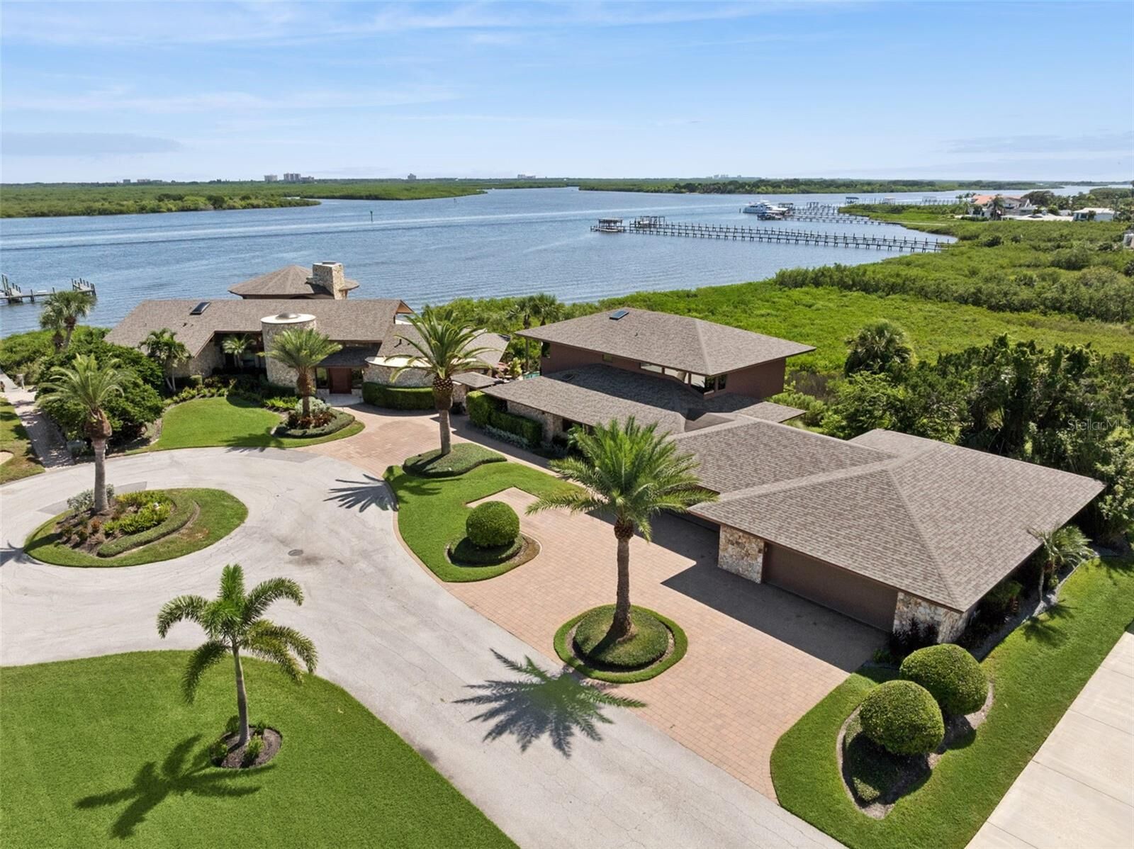 Property Photo: 107 Donlon Drive FL 32168