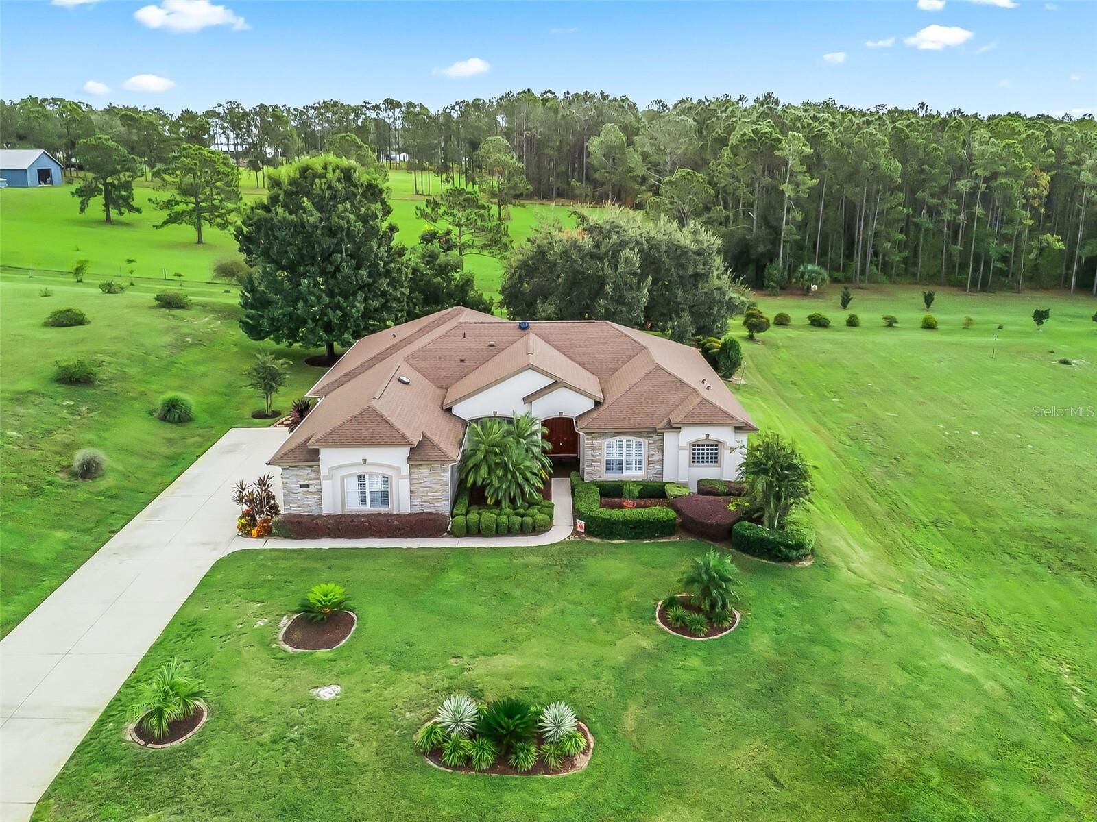 Property Photo: 31318 Sunny Meadow Court FL 34748