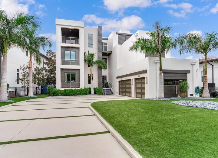 Property Photo: 5131 W Neptune Way FL 33609
