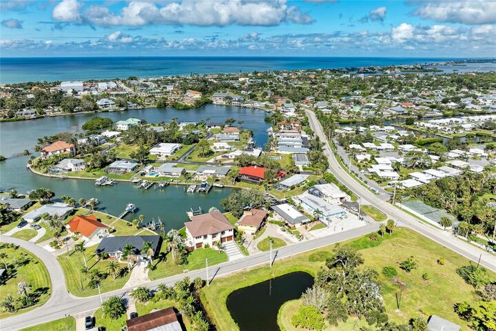 Property Photo:  136 Bayview Drive  FL 34275 