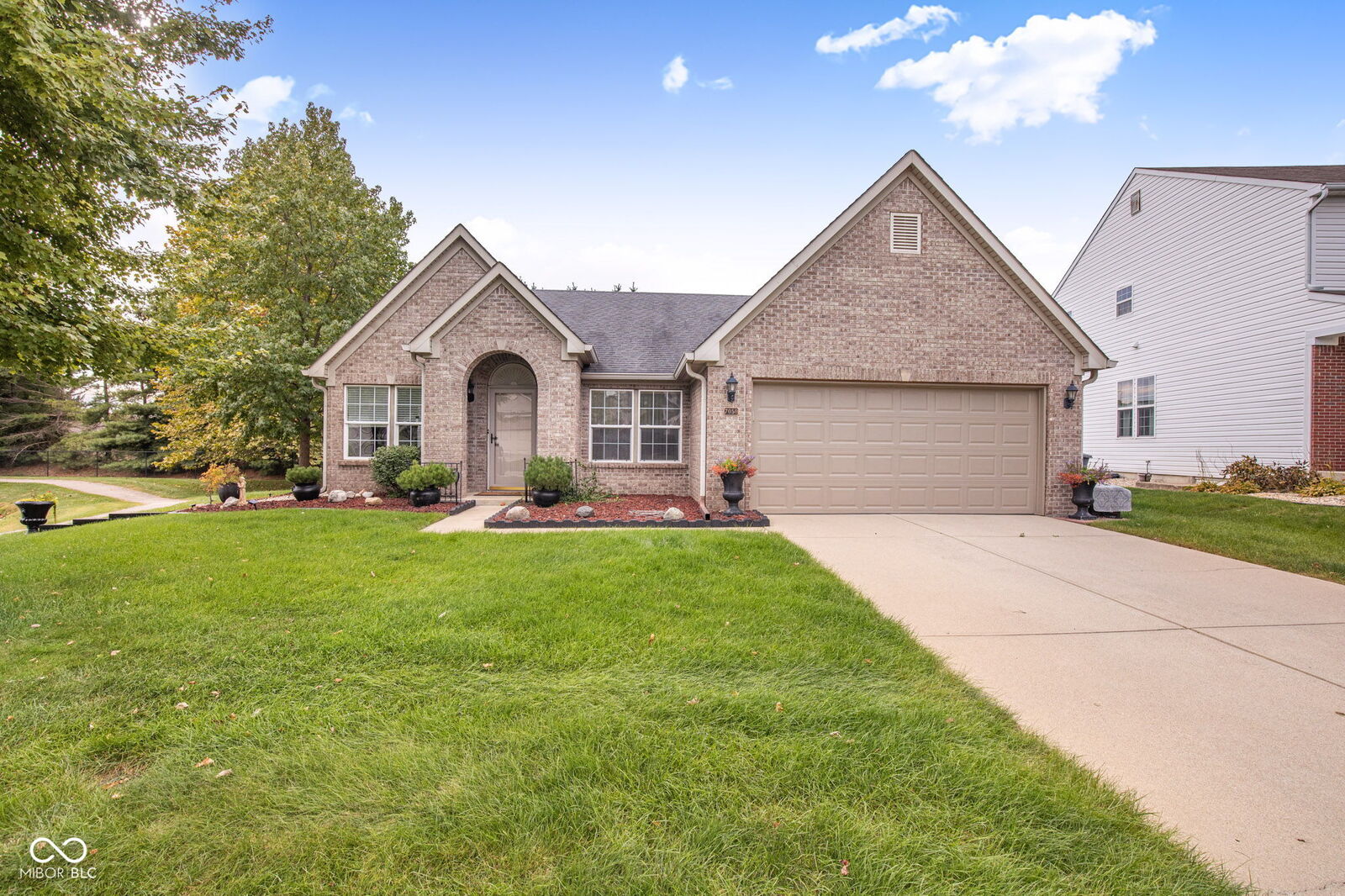 Property Photo: 7050 Sycamore Run Drive IN 46237
