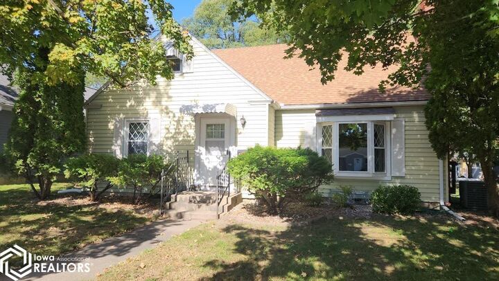 834 4th Street SE  Mason City IA 50401 photo