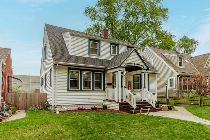 Property Photo:  4666 N Ironwood Ln  WI 53209 