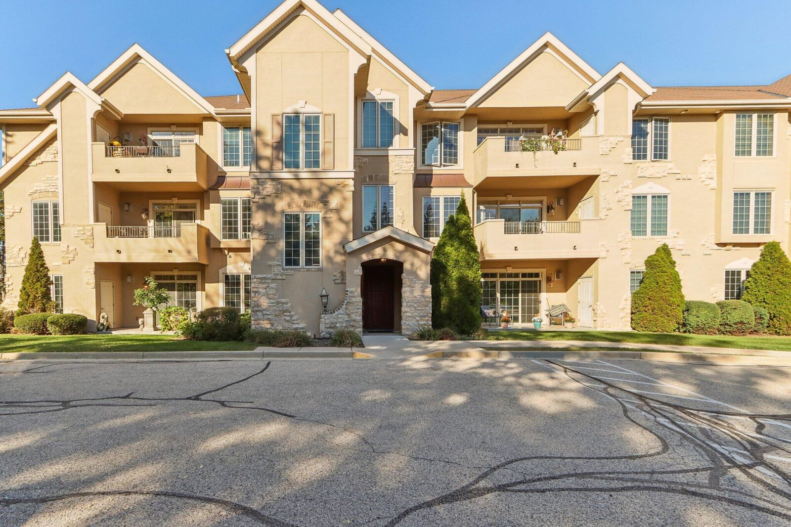Property Photo: 2912 N University Dr 208 WI 53188
