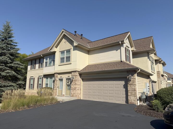 Property Photo: 8685 S Deerwood Ln WI 53132