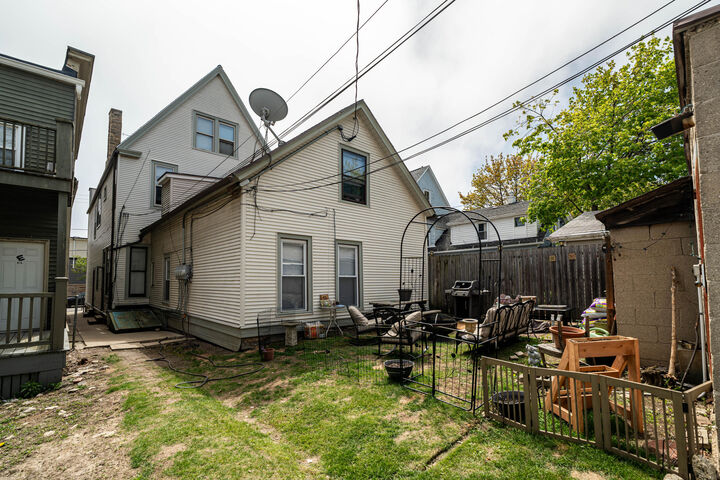 Property Photo: 808 E Clarke St 810 WI 53212