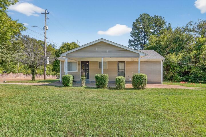 Property Photo: 547 W Raines Rd TN 38109