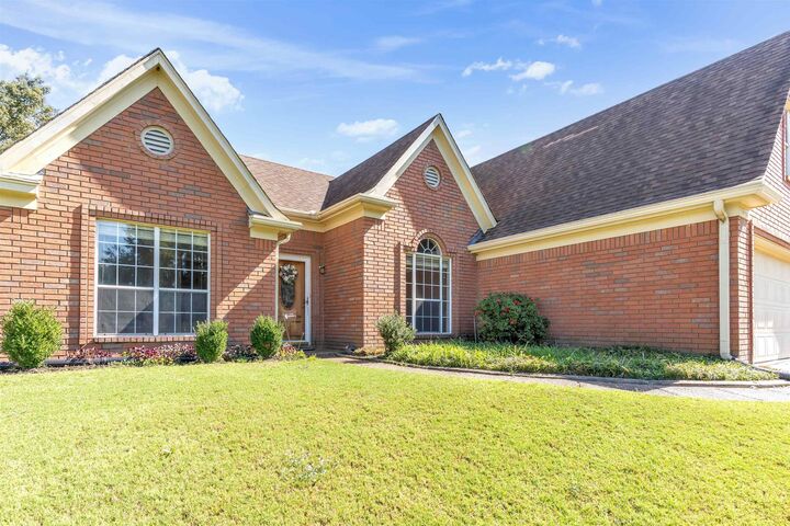 Property Photo: 3934 Oak Forest Dr TN 38135