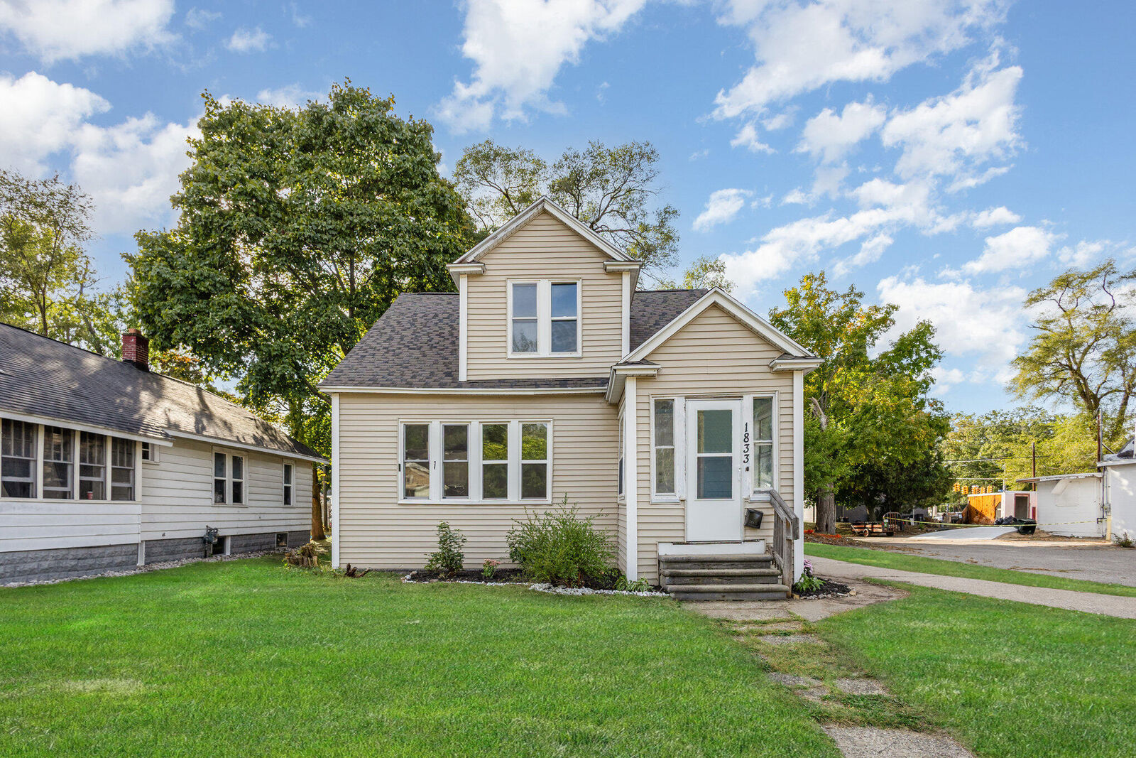 Property Photo:  1833 Manz Street  MI 49442 